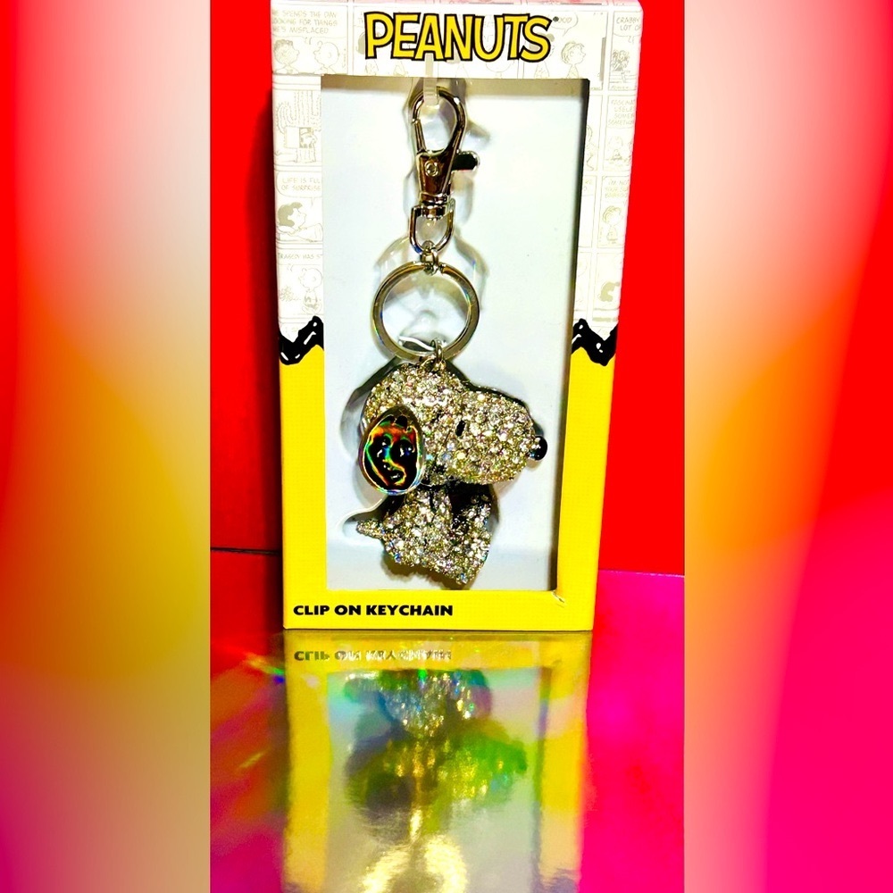 SNOOPY Clip on Keychain Dazzling Rhinestones
New in the Box - Picture 2 of 4